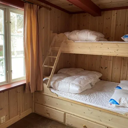 Spacious With 2 Bedrooms, Fireplace, And Mountain Views *
