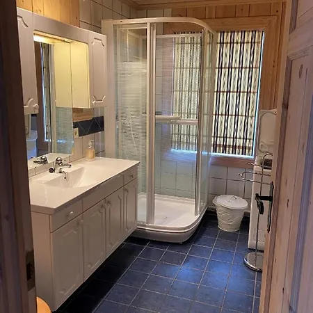 Spacious With 2 Bedrooms, Fireplace, And Mountain Views *